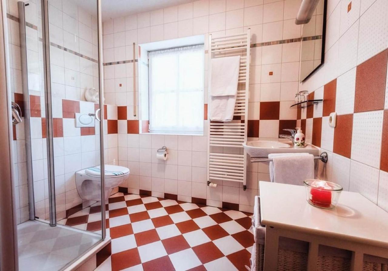 Pension Sankt Urban Sommerach Bagian luar foto
