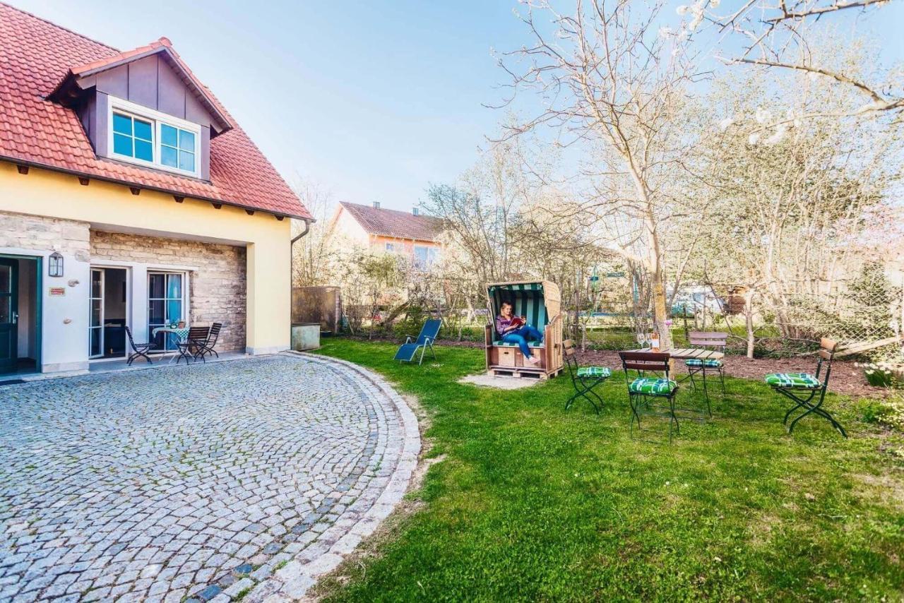 Pension Sankt Urban Sommerach Bagian luar foto