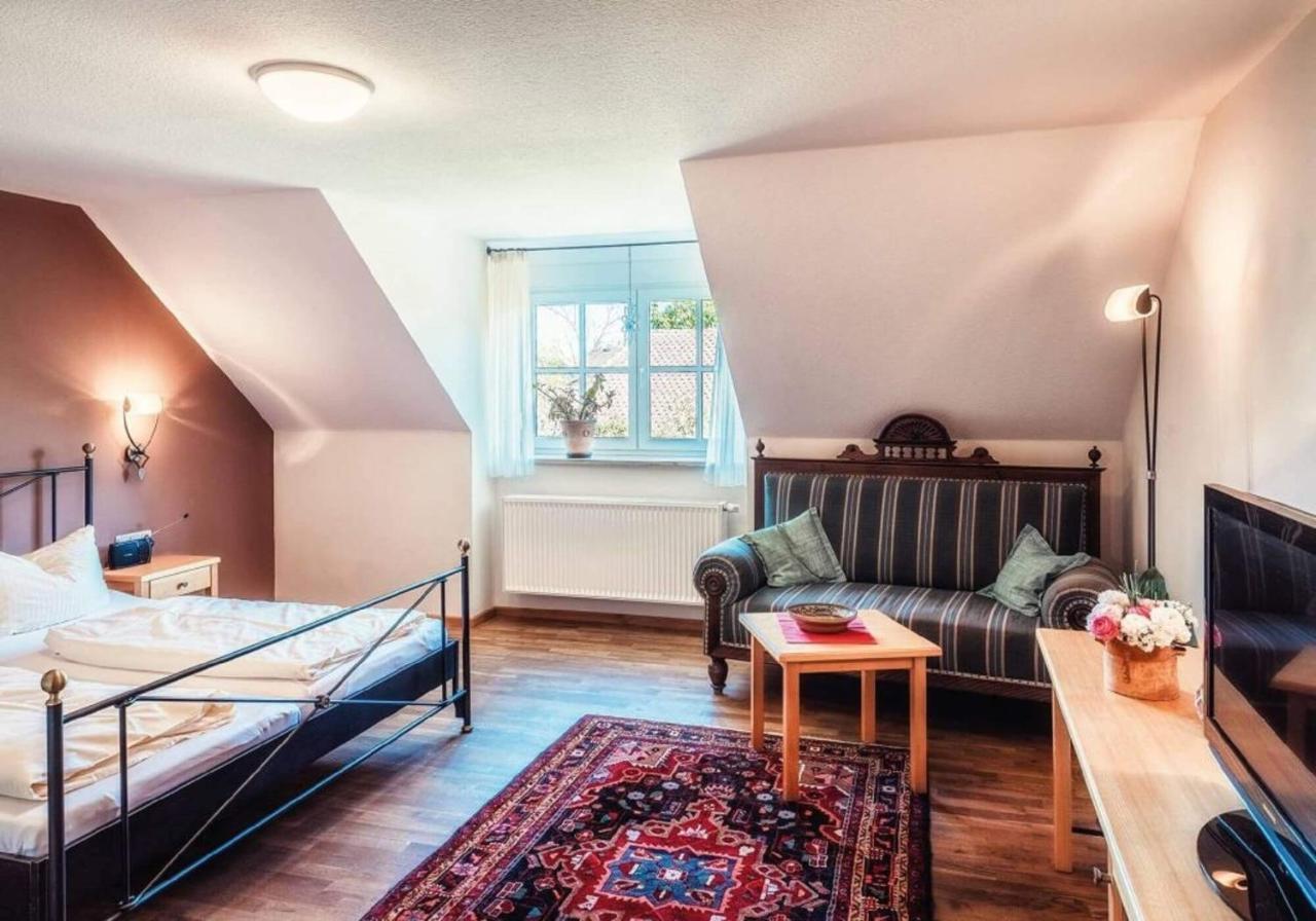 Pension Sankt Urban Sommerach Bagian luar foto
