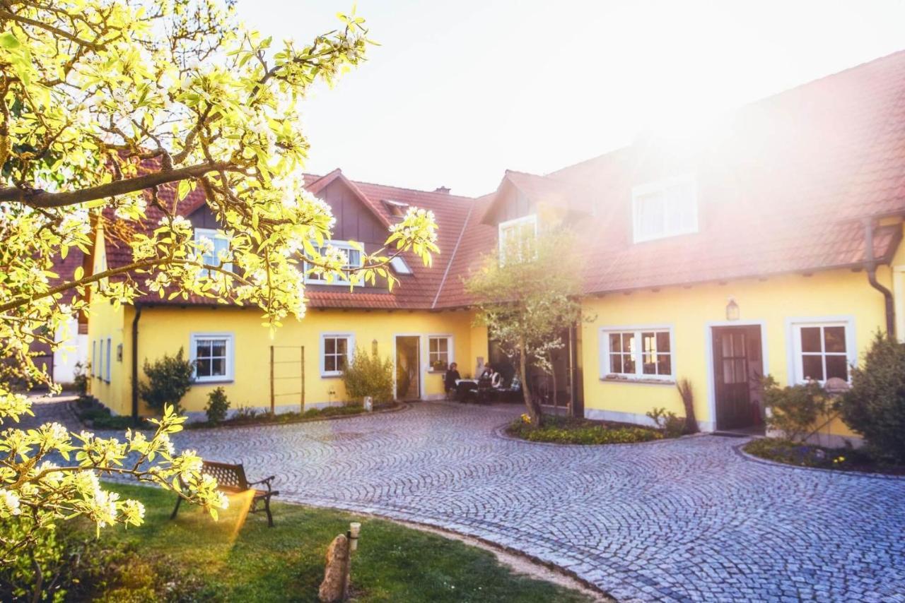 Pension Sankt Urban Sommerach Bagian luar foto