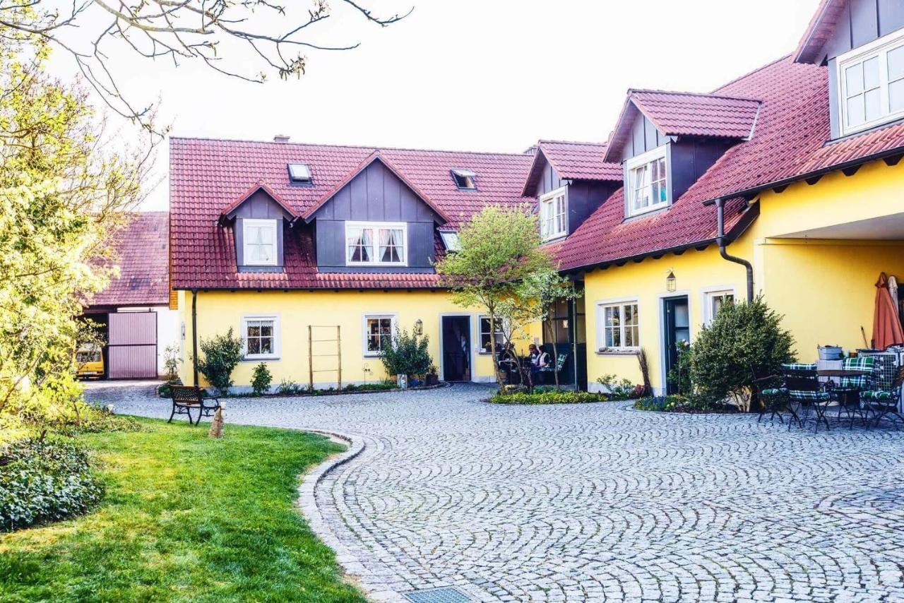 Pension Sankt Urban Sommerach Bagian luar foto