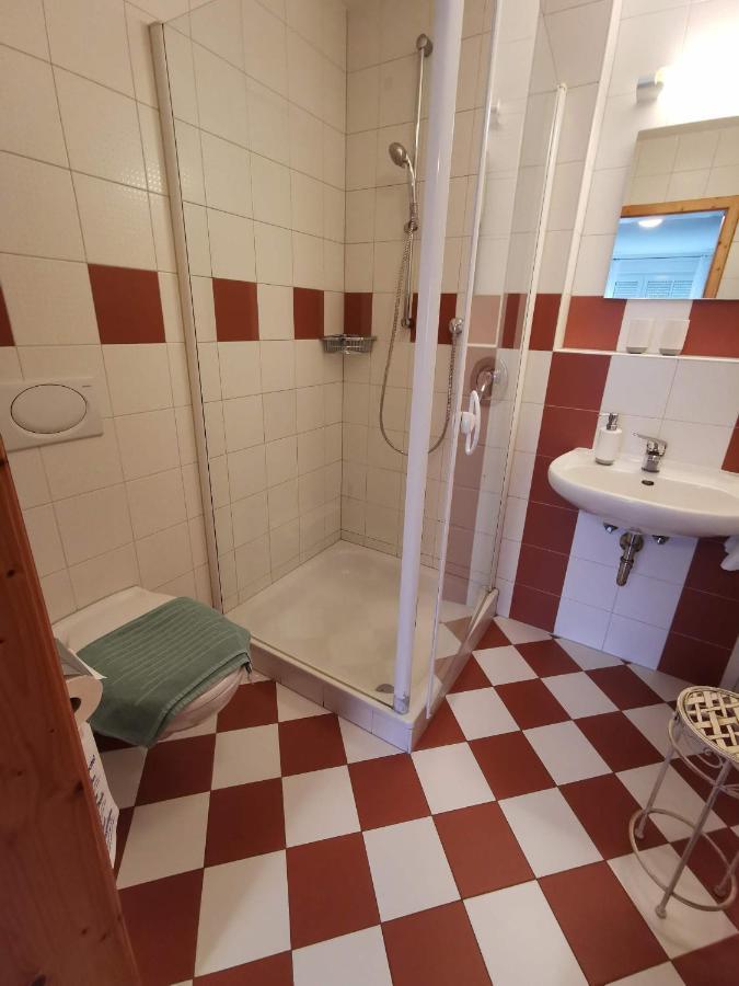 Pension Sankt Urban Sommerach Bagian luar foto
