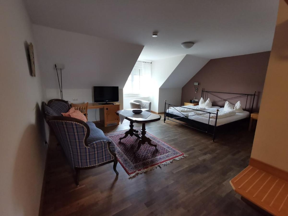 Pension Sankt Urban Sommerach Bagian luar foto